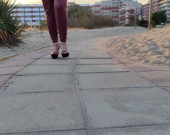 Lora Long Nails aka Loralongnails OnlyFans - Walking in high heels  Black Sea