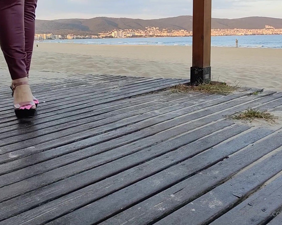 Lora Long Nails aka Loralongnails OnlyFans - Walking in high heels  Black Sea