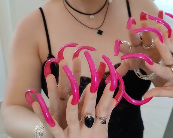 Lora Long Nails aka Loralongnails OnlyFans - Mirror Long Nails Tapping