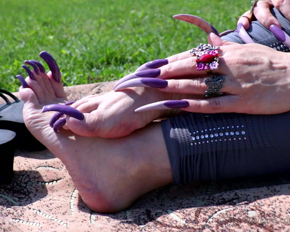 Lora Long Nails aka Loralongnails OnlyFans - Spring Long Fingernails and Long Toenails