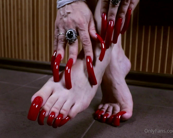 Lora Long Nails aka Loralongnails OnlyFans - Red toenails and Black shoes Tap tap tap! LONG NAILS Long red toenails and long nails I sit