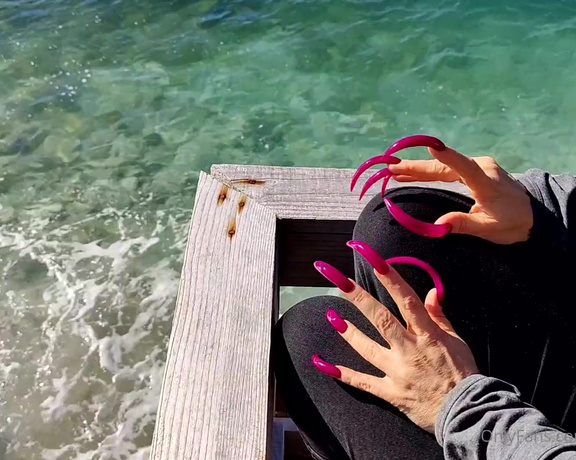 Lora Long Nails aka Loralongnails OnlyFans - Long red nails and the sound of the sea