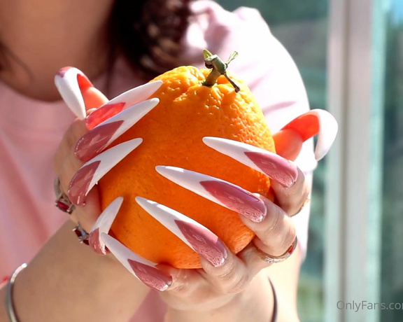 Lora Long Nails aka Loralongnails OnlyFans - Crushing an orange with long claws