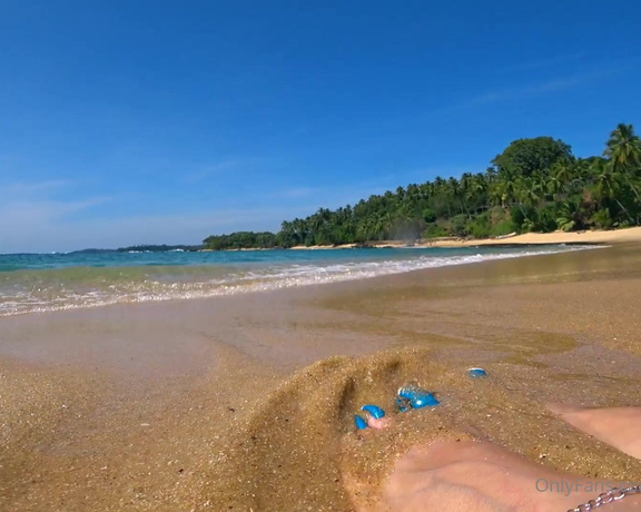 Lora Long Nails aka Loralongnails OnlyFans - LONG NAILS Warm waves caress my toenails Resting in Sri Lanka Waves caress my feet and long blue