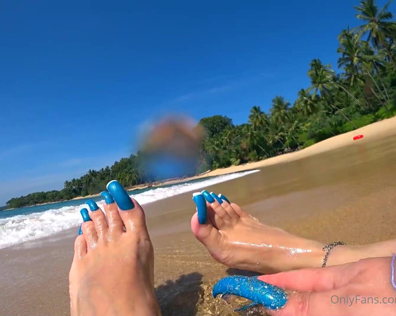 Lora Long Nails aka Loralongnails OnlyFans - LONG NAILS Warm waves caress my toenails Resting in Sri Lanka Waves caress my feet and long blue