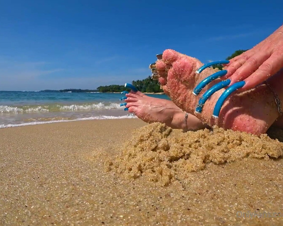 Lora Long Nails aka Loralongnails OnlyFans - LONG NAILS Warm waves caress my toenails Resting in Sri Lanka Waves caress my feet and long blue