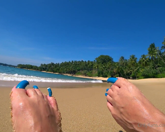 Lora Long Nails aka Loralongnails OnlyFans - LONG NAILS Warm waves caress my toenails Resting in Sri Lanka Waves caress my feet and long blue