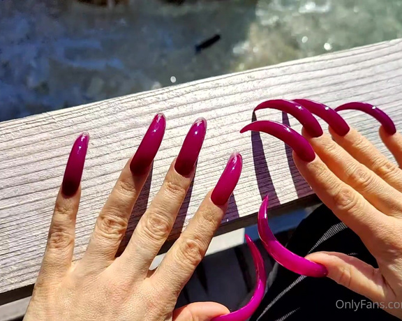 Lora Long Nails aka Loralongnails OnlyFans - Sea breeze and sunny day Long nails and toenails