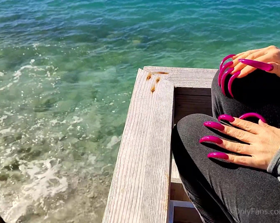 Lora Long Nails aka Loralongnails OnlyFans - Sea breeze and sunny day Long nails and toenails