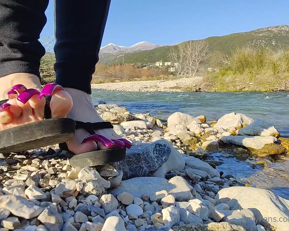 Lora Long Nails aka Loralongnails OnlyFans - A walk along a mountain river