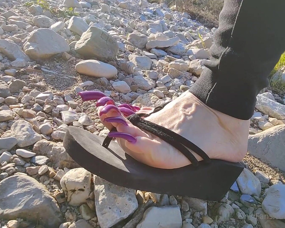 Lora Long Nails aka Loralongnails OnlyFans - A walk along a mountain river