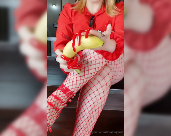 Lora Long Nails aka Loralongnails OnlyFans - I EAT a BANANA with my LIPS