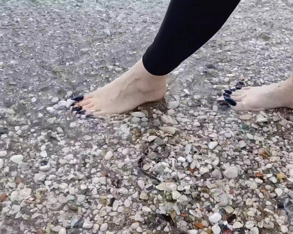 Lora Long Nails aka Loralongnails OnlyFans - Walking along the seashore Long BLACK French Square Nails