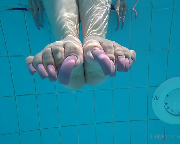 Lora Long Nails aka Loralongnails OnlyFans - Swimming in the pool with long toenails