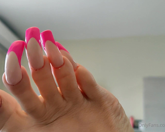 Lora Long Nails aka Loralongnails OnlyFans - JUST PINK TOENAILS Showing off my new pink tips pedicure Relaxing video without words