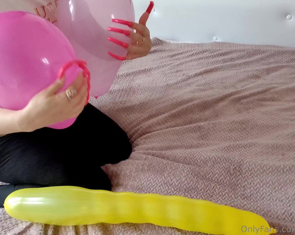 Lora Long Nails aka Loralongnails OnlyFans - Balloon game