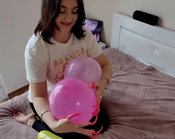 Lora Long Nails aka Loralongnails OnlyFans - Balloon game