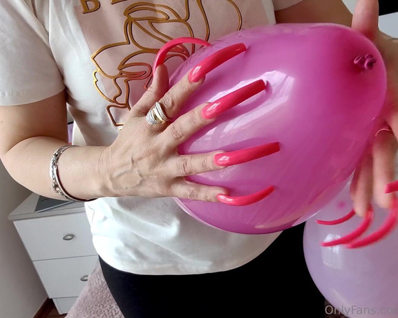 Lora Long Nails aka Loralongnails OnlyFans - Balloon game