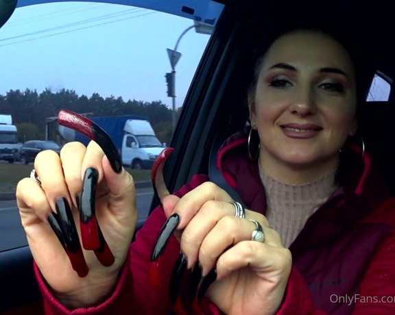 Lora Long Nails aka Loralongnails OnlyFans - LONG NAILS Black Red nail design Car tapping I am a passenger,, enjoying the ride and driving