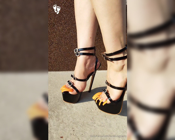Lora Long Nails aka Loralongnails OnlyFans - Showing yellow toenails and black heels