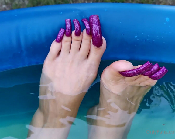 Lora Long Nails aka Loralongnails OnlyFans - Feet in the pool on a summer day When its hot outside, you want to cool off a little by lying