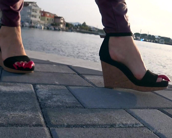 Lora Long Nails aka Loralongnails OnlyFans - RED LONG TOENAILS PROMENADE (CROATIA) Walking with an action camera along the promenade in Croati