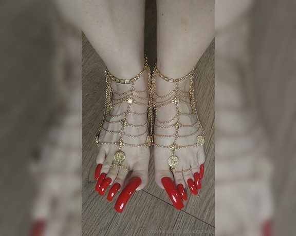 Lora Long Nails aka Loralongnails OnlyFans - Long RED Toenails tapping