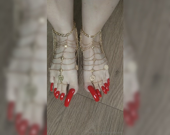 Lora Long Nails aka Loralongnails OnlyFans - Long RED Toenails tapping