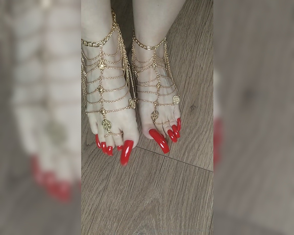 Lora Long Nails aka Loralongnails OnlyFans - Long RED Toenails tapping