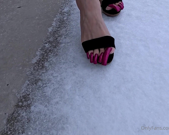 Lora Long Nails aka Loralongnails OnlyFans - Long toenails IceBreaker