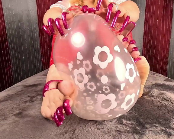 Lora Long Nails aka Loralongnails OnlyFans - Squeezing a balloon with long red nails