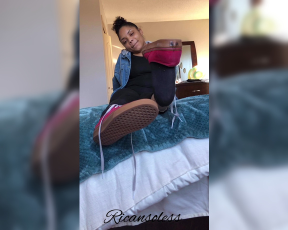 Mama Rican aka Ricansoless OnlyFans - Red Vans & Toeless Socks Removal Teaser! Message me for access to the FULL 315 video