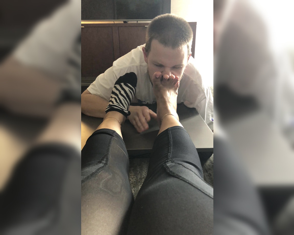 Mama Rican aka Ricansoless OnlyFans - @TheFootMack sniffing my smelly feet teaser Who’s next