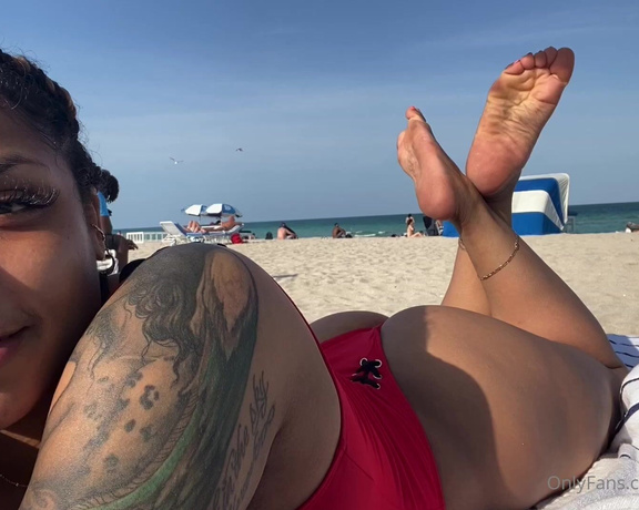 Mama Rican aka Ricansoless OnlyFans - At the beach tanning in the pose I love to be watched