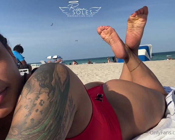 Mama Rican aka Ricansoless OnlyFans - At the beach tanning in the pose I love to be watched