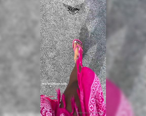 Mama Rican aka Ricansoless OnlyFans - Cleaning up my sandy beach feet