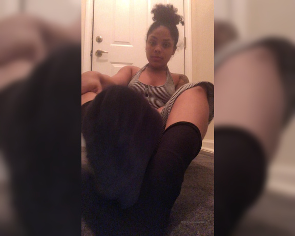 Mama Rican aka Ricansoless OnlyFans - Smelly sock removal Message me if you are interested in buying my socks