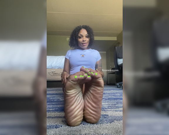 Mama Rican aka Ricansoless OnlyFans - Rican’s Wrinkles Drive You Crazy Rican knows her feet are your ultimate tease She loves to use