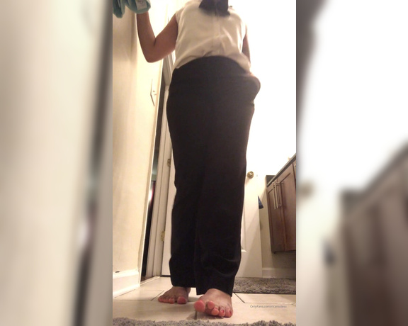 Mama Rican aka Ricansoless OnlyFans - After work dirty sole teasewho wants to sniff