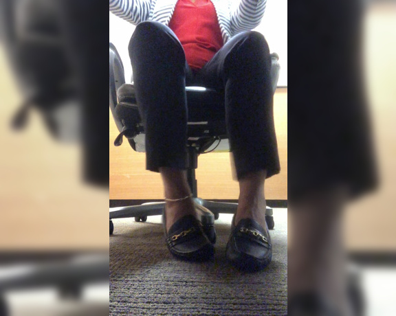 Mama Rican aka Ricansoless OnlyFans - Watch me tease you at work with my loafers