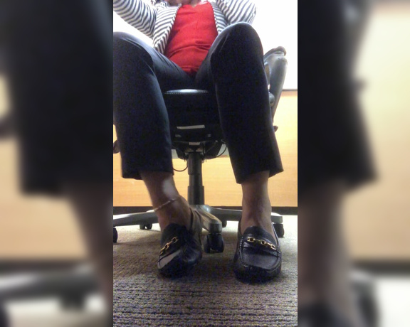 Mama Rican aka Ricansoless OnlyFans - Watch me tease you at work with my loafers