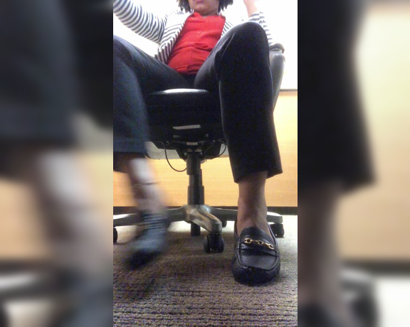 Mama Rican aka Ricansoless OnlyFans - Watch me tease you at work with my loafers