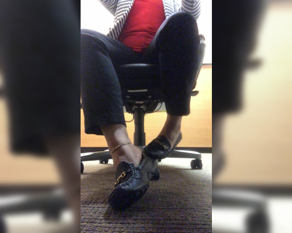 Mama Rican aka Ricansoless OnlyFans - Watch me tease you at work with my loafers