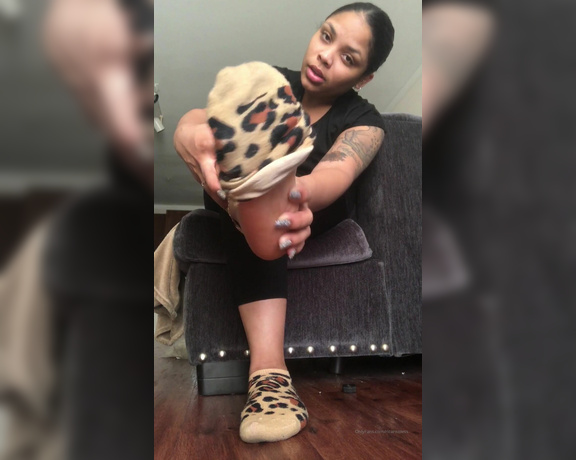 Mama Rican aka Ricansoless OnlyFans - Animal print sock removal