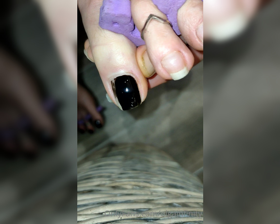 Olga Infinity aka Olgainfinity OnlyFans - How i paint my toenails