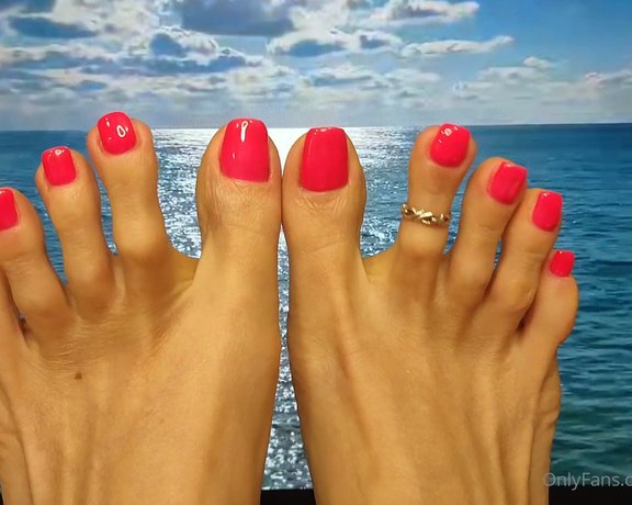 Olga Infinity aka Olgainfinity OnlyFans - When l really want to go to the sea with a new pedicure