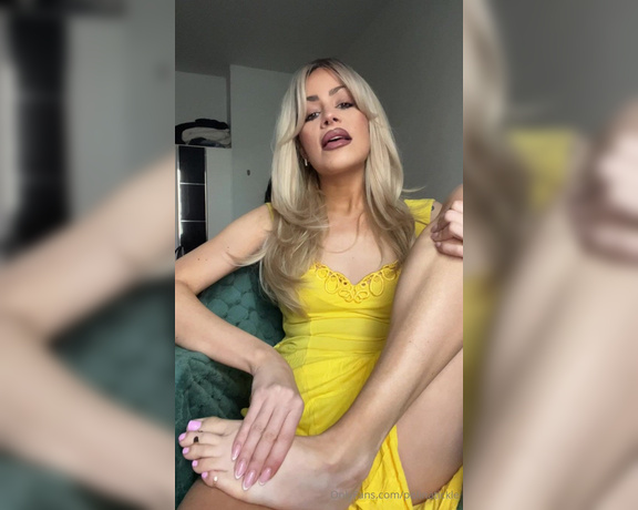 Polina aka Polinatickle OnlyFans - Love to suck on them in front of the window