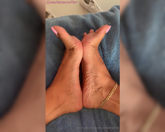 Queen Yessenia aka Queenyesseniasfeet OnlyFans - Royal Toes & Soles