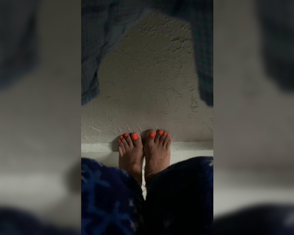 Queen Yessenia aka Queenyesseniasfeet OnlyFans - Random tease