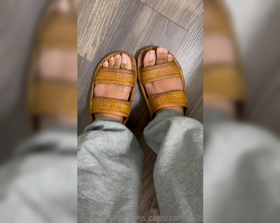 Zafeet aka Zafeetllc OnlyFans - I love my sexy toes